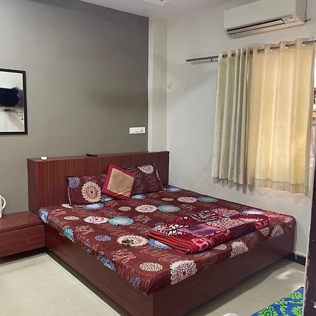 Satguru Guest House Ujjain Zewnętrze zdjęcie